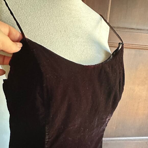 80s VINTAGE | Black Velvet Spaghetti Strap Mini Dress | Size 9/10 (Size Medium) - Picture 2 of 10